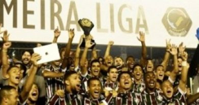 fluminense-comemora-o-titulo-da-primeira-liga-apos-vencer-o-atletico-pr-1461215982596_300x300
