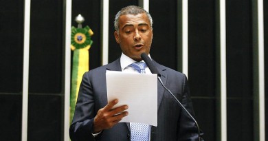 Romário pede apoio da Procuradoria para investigações da CPI do Futebol