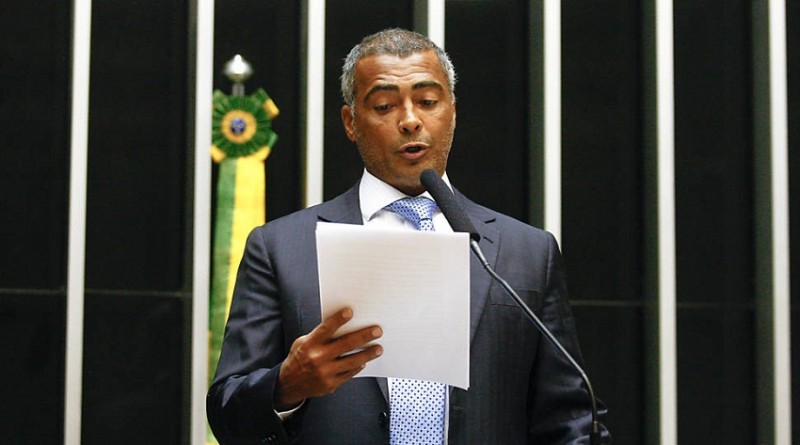 Romário pede apoio da Procuradoria para investigações da CPI do Futebol