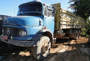 Caminhão Mercedes preso dentro da Flona jamanxim