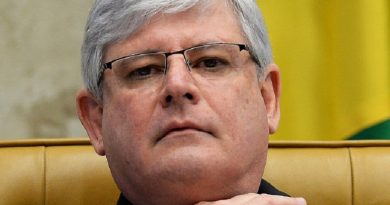 Rodrigo Janot durante sessão do STF para decidir se o ex-presidente Lula pode ser nomeado para o cargo de ministro-chefe da Casa Civil - 20/04/2016(Andressa Anholete/AFP)