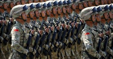 Soldados do Exército Popular da China (Foto: Damir Sagolj / Reuters)