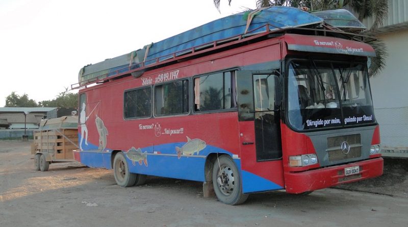 ÔNIBUS USADO POR PESCADORES (Foto Jailson Rosa-Jornal Folha do Progresso)