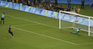 2016 Rio Olympics - Soccer - Final - Men's Football Tournament Gold Medal Match Brazil vs Germany - Maracana - Rio de Janeiro, Brazil - 20/08/2016. Goalkeeper Weverton (BRA) of Brazil saves a penalty shot by Nils Petersen (GER) of Germany. REUTERS/Leonhard Foeger TPX IMAGES OF THE DAY FOR EDITORIAL USE ONLY. NOT FOR SALE FOR MARKETING OR ADVERTISING CAMPAIGNS. - RTX2MD3T