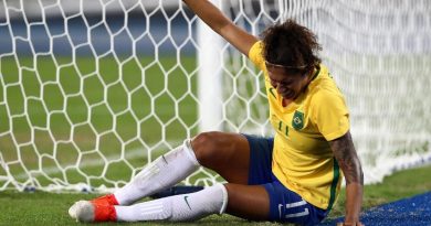 cristiane-sente-lesao-no-jogo-brasil-x-suecia-1470537735963_v2_900x506