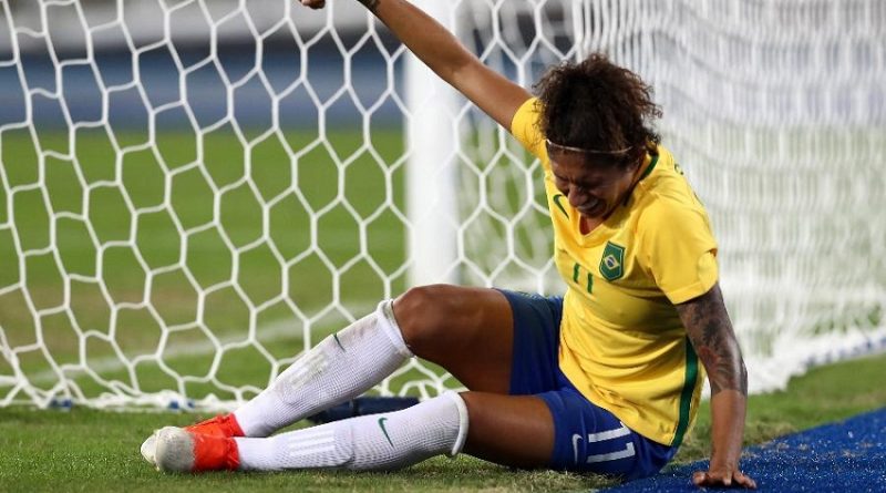 cristiane-sente-lesao-no-jogo-brasil-x-suecia-1470537735963_v2_900x506