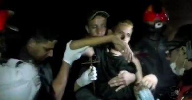 menino se arrisca poe wifi