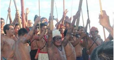 Índios-Munduruku-comemoram-na-beira-do-Tapajós-em-Itaituba