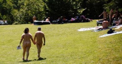 destaque-381318-22jun2013-casal-da-comunidade-wwwinudistiit-caminha-durante-encontro-em-uma-propriedade-privada-perto-de-bolonha-italia-1474979742152_615x300