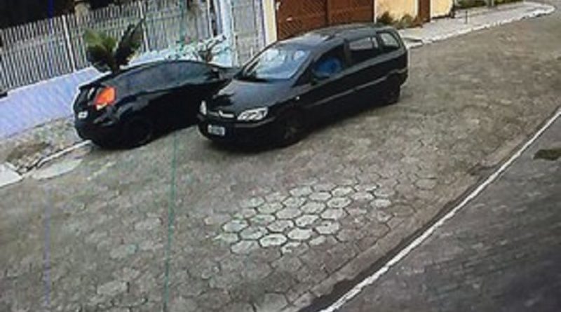 Sargento da PM foi identificado após mulher
reconhecer carro em imagens (Foto: G1)