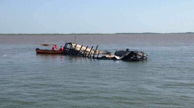 bobeiros_perto_da_embarcacao