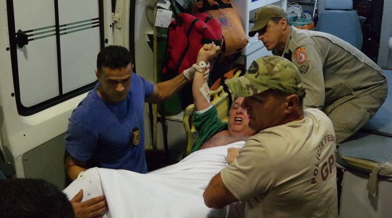 Garotiiho resistindo voltar para prisão