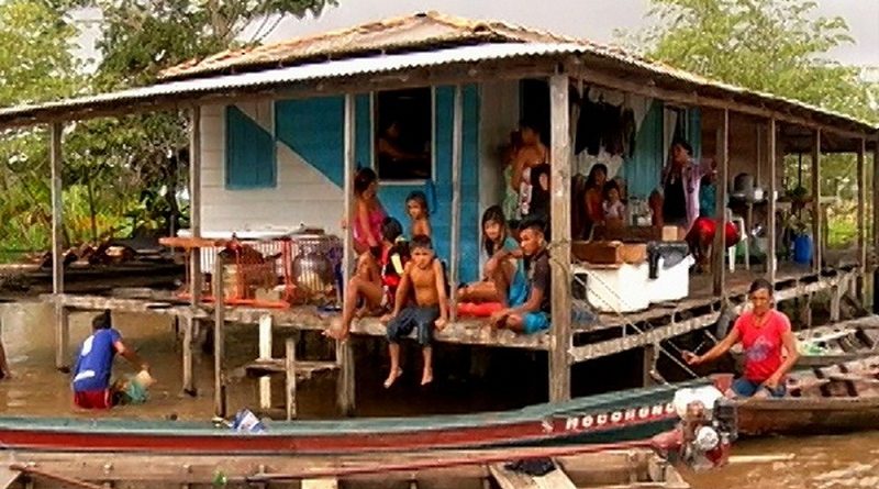 morador_recebe_familias_desabrigadas