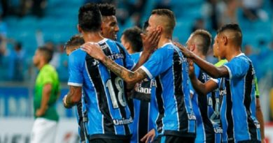 jogadores-do-gremio-comemoram-gol-diante-do-zamora-na-libertadores-2017-1495764736384_615x300