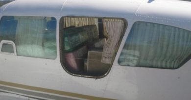 Droga estava escondida em avião bimotor (Foto: Divulgação/PM)