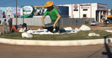 Estátua do Garimpeiro  foi inaugurada em junho de 2017 em Novo Progresso (Foto:Arquivo)