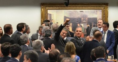 13jul2017---ccj-rejeita-parecer-que-recomendava-continuidade-da-denuncia-contra-temer-1499984411520_615x300