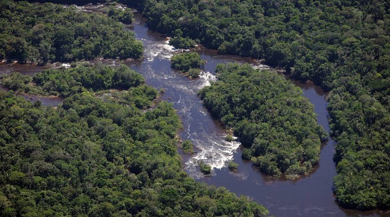 AGARE  VILHENA / RO 14/12/07 NACIONAL ESPECIAL DOMINICAL GARIMPO DE DIAMANTES / RONDONIA.  Reserva indigena Roosevelt, dos indios Cinta Larga, na REGIAO Amazonica, em Rondonia. Rio Roosevelt.   FOTO EVELSON DE FREITAS / AE