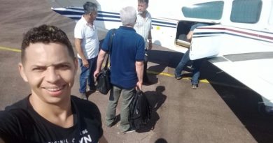 Musico Wilkjer fez selfie no aeroporto de Itaituba.