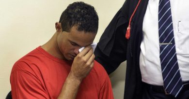 Bruno Souza, former goalkeeper of Brazil's Flamengo soccer club, wipes his eye during his trial in Contagem, near Belo Horizonte, March 4, 2013. Souza is on trial on charges of the murder of his ex-girlfriend Eliza Samudio, who disappeared in 2010, a few months after giving birth to what Samudio said is Souza's child. REUTERS/Pedro Vilela (BRAZIL - Tags: SPORT SOCCER CRIME LAW TPX IMAGES OF THE DAY) - RTR3EKLZ