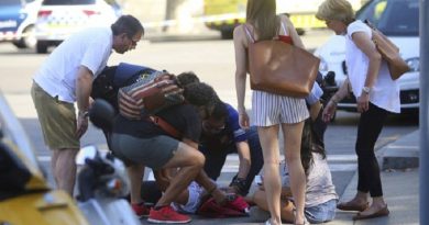 x71110864_A-person-is-treated-in-Barcelona-Spain-Thursday-Aug-17-2017-after-a-white-van-jumped-the-si.jpg.pagespeed.ic.EMU3CLpuFb