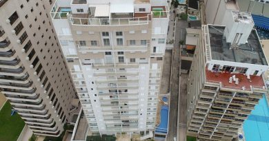Foto de 17 de janeiro de 2018 mostra o prédio de luxo Solaris, onde está localizado o triplex do caso do julgamento de Lula, na praia de Astúrias, em Guarujá, a cerca de 90 km de São Paulo (Foto: Andre Penner/AP)