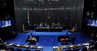 2018-05-16T234357Z_1_LYNXNPEE4F22Q_RTROPTP_3_POLITICA-SENADO-SUSP