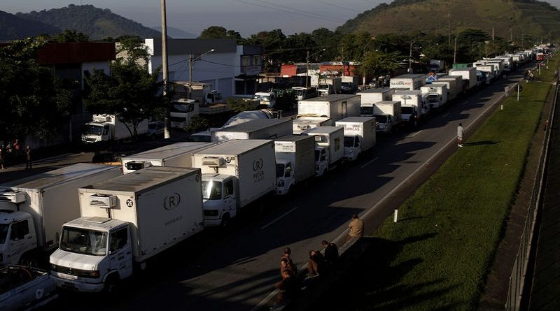 Caminhoneiros em Guapimirim em greve nacional
23/05/2018
REUTERS/Ricardo Moraes