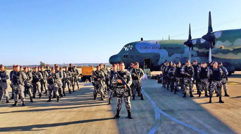 BRASILIA DF 20/09/2018 INTERNACIONAL - CRISE REFUGIADOS FRONTEIRA BRASIL E VENEZUELA / RORAIMA - Os primeiros 60 integrantes da Força Nacional destinados ao reforço da segurança em Pacaraima, cidade na fronteira com a Venezuela em Roraima , saíram da Base Aérea de Brasília por volta das 8h30 desta segunda-feira, 20 (horário de Brasília). FOTO Ministério da Segurança Pública