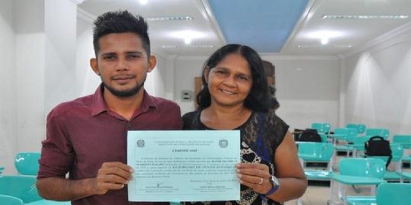 Davi-Fialho-primeiro-indigena-a-se-forma-em-economia-na-Ufopa