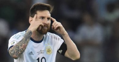 Argentina's Lionel Messi gestures after scoring a penalty against Paraguay which was awarded by the VAR after a hand in the area during their Copa America football tournament group match at the Mineirao Stadium in Belo Horizonte, Brazil, on June 19, 2019. (Photo by Douglas Magno / AFP)