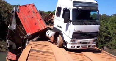 Acidente-caminhão-ponte-sobre-a-água-Tapurah-3-agosto-de-2019-reprodução-1024x579