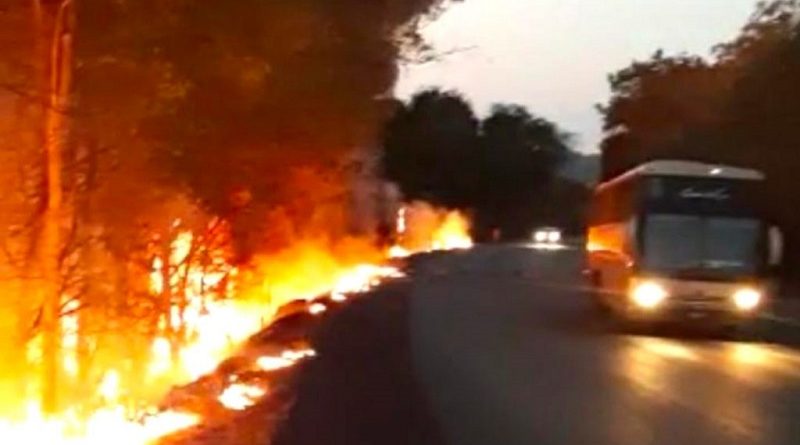 fogo-acidente-carretas-incendiadas-1024x783