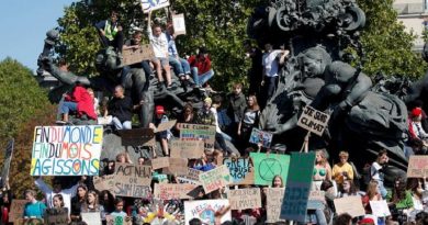 CLIMATE-CHANGE-STRIKE-FRANCE