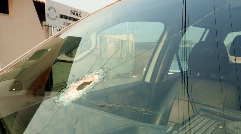 Viatura foi alvejada pro disparo de arma de fogo(Foto:Divulgação Policia Militar)