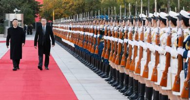 (Pequim - China, 25/10/2019) Presidente da República, Jair Bolsonaro, acompanhado do Senhor Xi Jinping, Presidente da República Popular da China, passam em revista as tropas.rFoto: Isac Nóbrega/PR