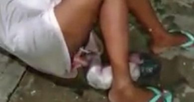 MULHER PARTO CALÇADA