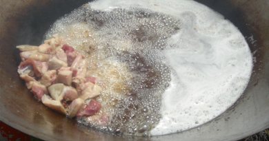 criança morre apos cair em panela de banha quente