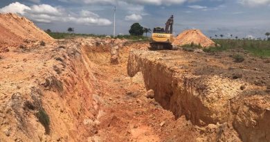 Máquina também foi apreendida no local e entregue à prefeitura. — Foto: Polícia Civil - MT