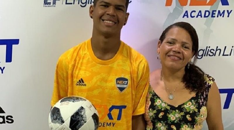 FOTO ALISSON E MÃE - ACERVO PESSOAL