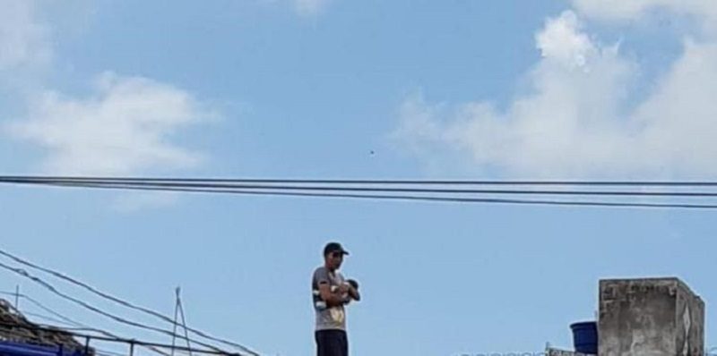 PM-negocia-com-homem-que-ameacava-se-jogar-de-laje-com-bebe-ao-colo