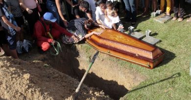 Marituba, Pará, Brasil, Caderno Polícia- Sepultamento da jovem que estava desaparecida e foi  encontrada morta em Marituba.
13/01/2020 Fotos: Celso rodrigues/ Diário do Pará.