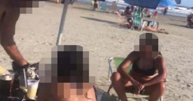 home-flagrado-com-duas-mulheres