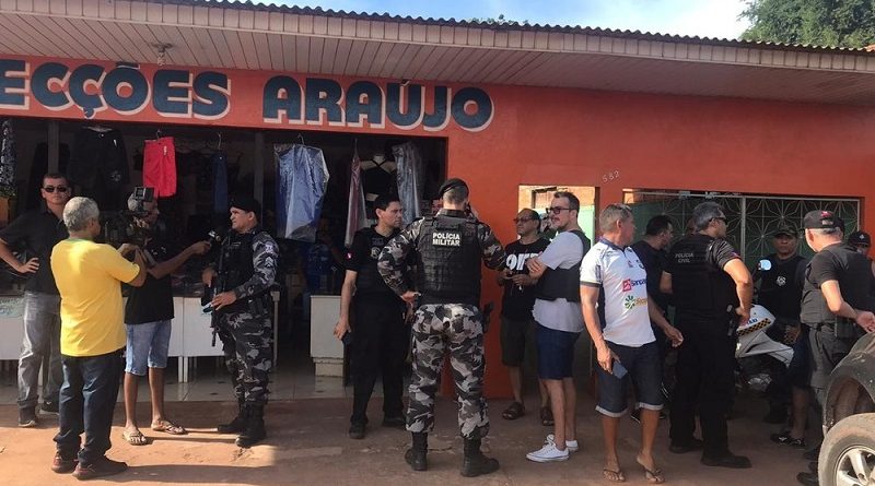 Policiais Civil e Militar realizam buscas pelos autores em Santarém — Foto: Kamila Andrade/G1