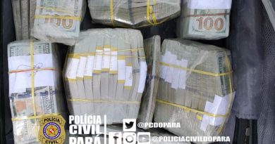 Dolar apreendido em aeronave (Foto:Policia Civil)