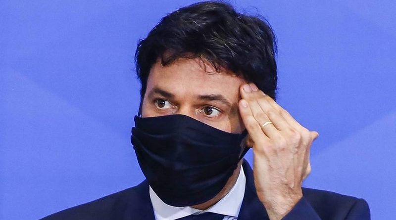 (FILES) In this file photo taken on June 17, 2020 Brazilian newly appointed communications minister, Fabio Faria, speaks to the press at the presidential office in Brasilia, during his appointment ceremony. - Brazilian President Jair Bolsonaro, backed by his new communications ministry, is trying to restore the image of his government shaken by a political crisis, amid the COVID-19 pandemic, that could cost him his mandate. (Photo by Sergio LIMA / AFP)