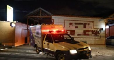 13EE2B2B-73BE-41C6-9E8B-2E4FA1E5D5ED