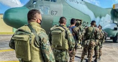 militares_da_marinha_e_do_exercito_embarcam_em_aeronave_da_forca_aerea_