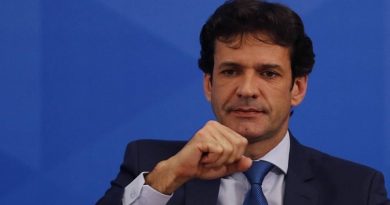 Ministro turismo saiu