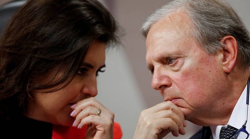 x84406137_Senator-Simone-Tebet-speak-with-Senator-Tasso-Jereissati-during-a-meeting-of-the-committee.jpg.pagespeed.ic.V4YtZVsxhg